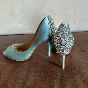 BADGLEY MISCHKA RHINESTONE SOFT TEAL SATIN OPEN TOE PUMPS
